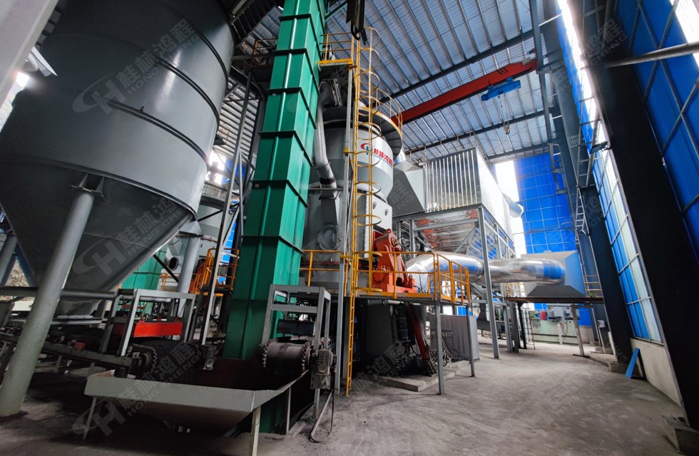 碳酸錳立磨案例現場圖片：鴻程Hlm2400錳礦立磨