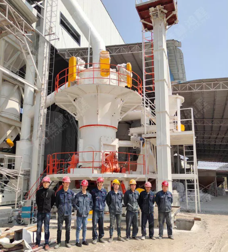 桂林鴻程磨粉機安裝工人五一堅守崗位，保證客戶磨粉生產線按計劃投產