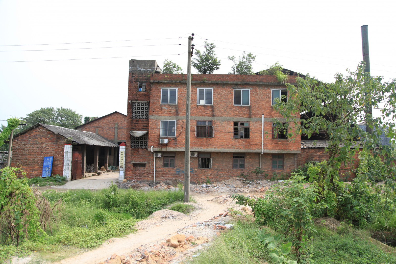 桂林市臨桂縣臨桂鎮廟頭西城礦山機械廠(桂林鴻程原址) 桂林市臨桂縣臨桂鎮廟頭西城礦山機械廠(桂林鴻程原址)
