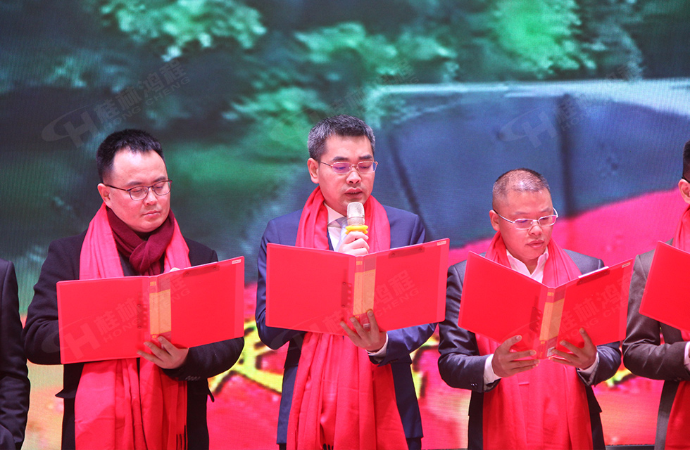 金牛辭舊歲，猛虎迎春來。搭著歡樂的時光列車，我們一起歡送碩果累累的2021年，迎來了嶄新的2022年。1月26日，我們歡聚一堂，在歡聲笑語、載歌載舞中迎接新春，“立足新鴻程開創新局面”桂林鴻程2021年年終總結表彰會由此開始！