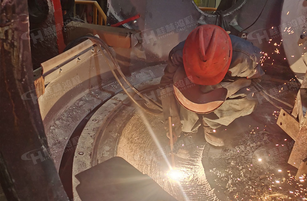 點贊!鴻程榜樣!無懼炙烤,追求卓越,實現服務“超預期” 點贊!鴻程榜樣!無懼炙烤,追求卓越,實現服務“超預期”