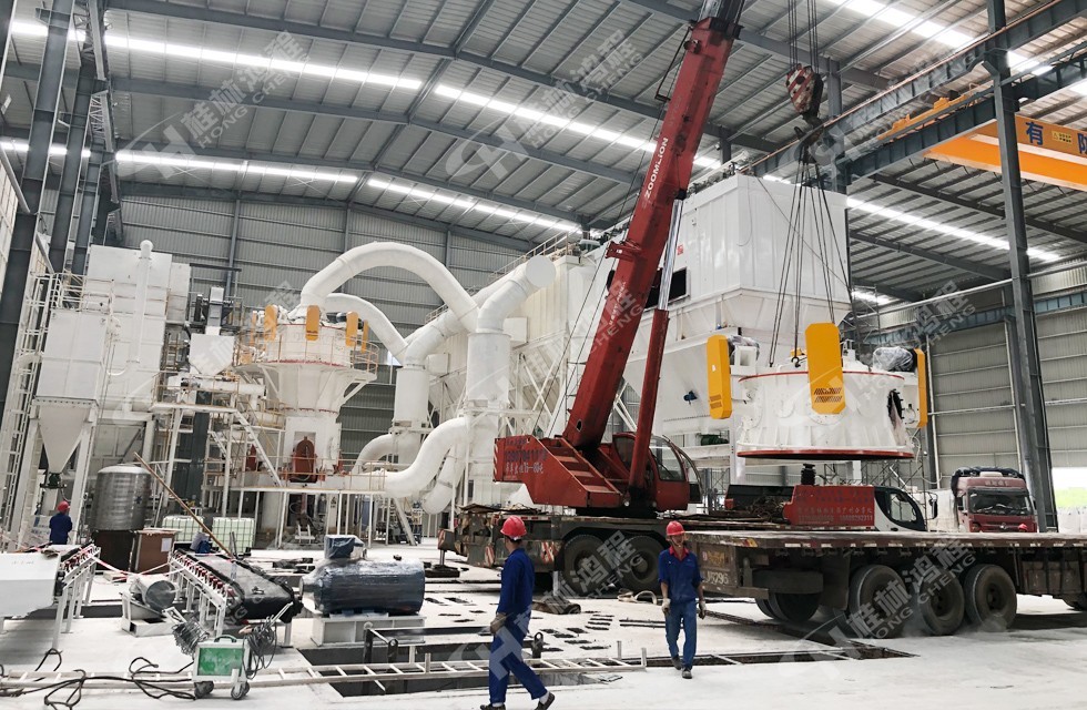 桂林鴻程兩條HLMX1300超細立磨生產線有序安裝中 桂林鴻程兩條HLMX1300超細立磨生產線有序安裝中