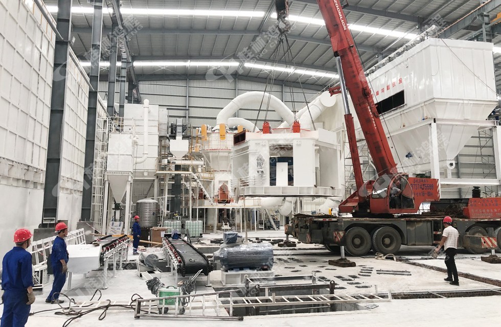 桂林鴻程兩條HLMX1300超細立磨生產線有序安裝中 桂林鴻程兩條HLMX1300超細立磨生產線有序安裝中