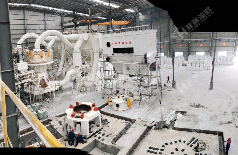 桂林鴻程兩條HLMX1300超細立磨生產線有序安裝中 桂林鴻程兩條HLMX1300超細立磨生產線有序安裝中